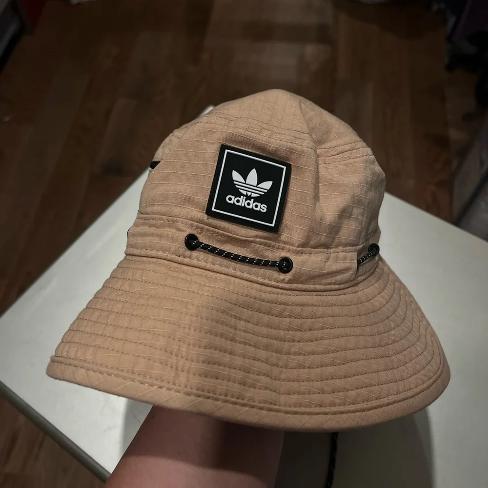 Adidas bucket hat - Picture 4 of 8